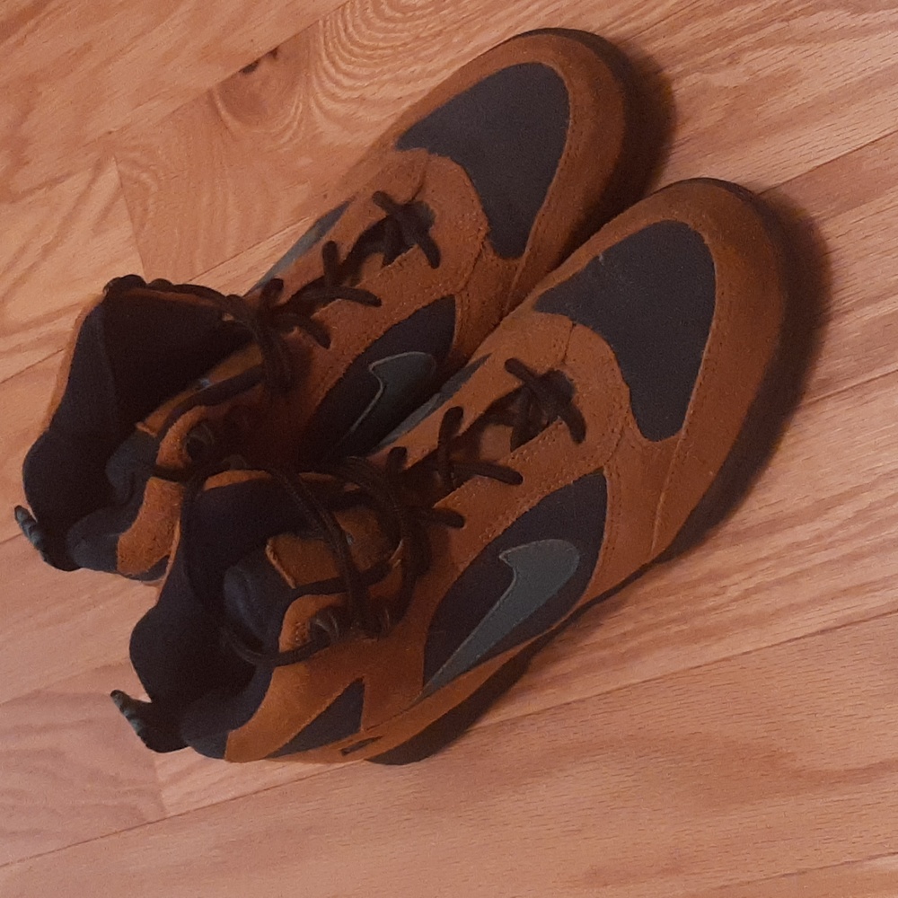 Nike Size 9 Brown Hiking Boots